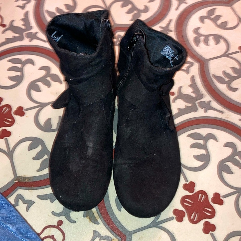 Just needs a little cleaning. Will clean them before handing them out.